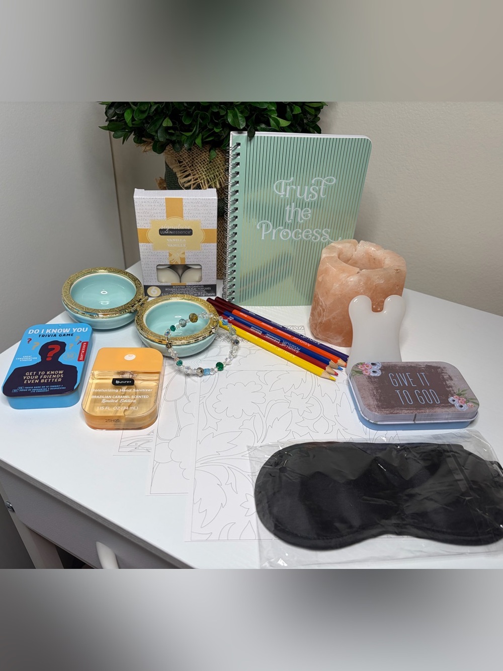 SELF CARE PACKAGE 🧘♀️ Over 10 pieces!